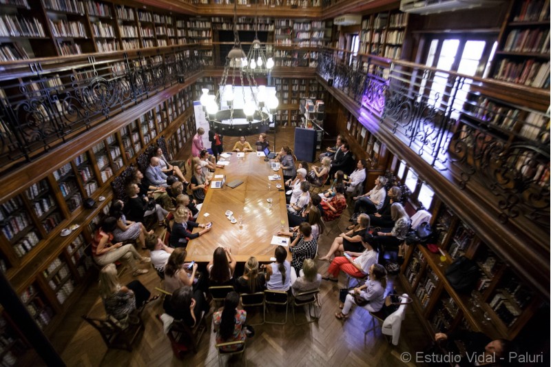 Vista de Biblioteca, grupo en plenaria Marianne 2016